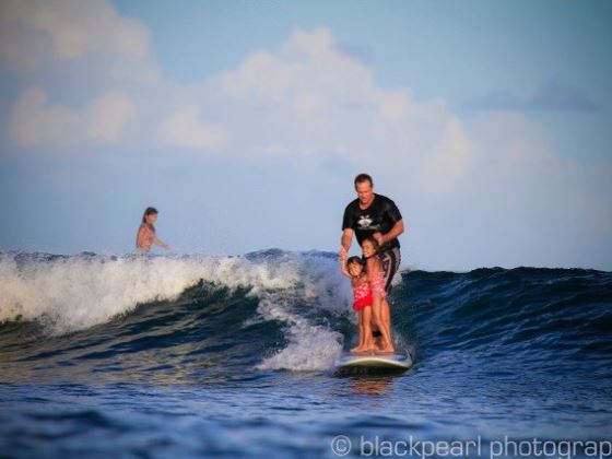 Surfer hawaiiano preso en Indonesia por supuesta pelea en el line up