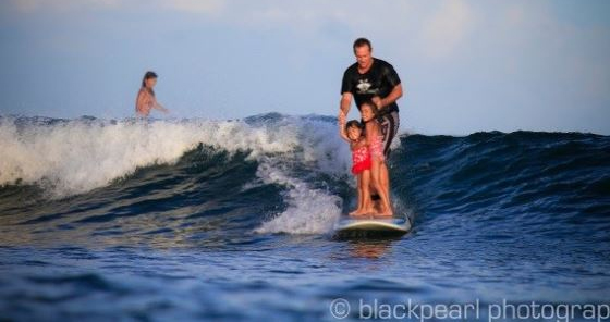 Liberan al surfer hawaiiano preso en Indonesia