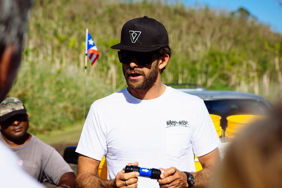 Gabriel Villar&aacute;n lleva agua potable a damnificados del hurac&aacute;n Mar&iacute;a en Puerto Rico
