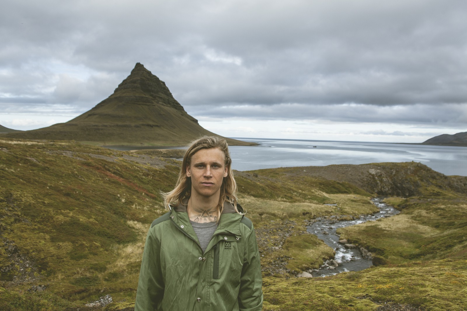 Heidar Logi, el primer surfer profesional de Islandia
