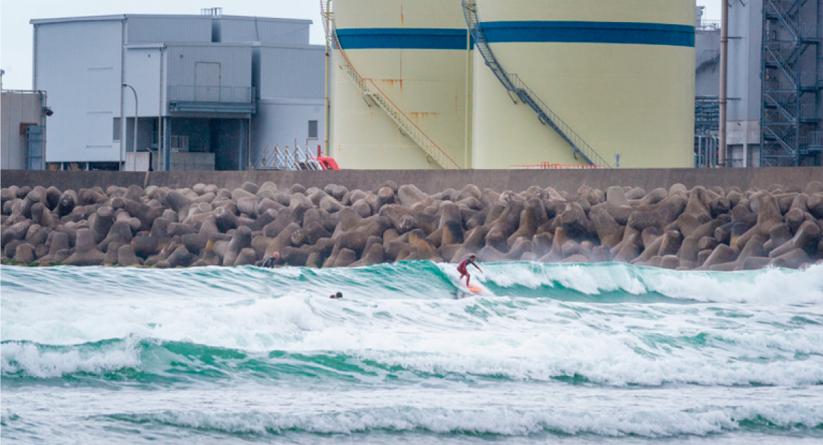 Olas con radiaci&oacute;n, el surf en Fukushima