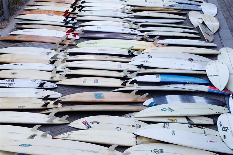700 tablas de surf son donadas a ni&ntilde;os de &Aacute;frica