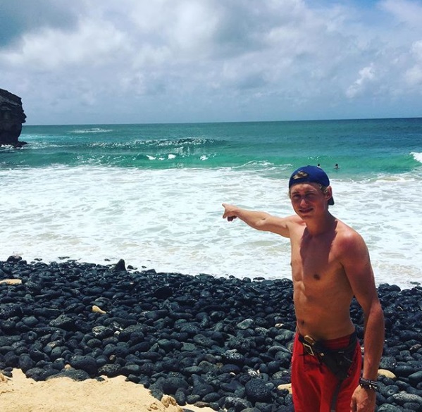 La historia del surfer que sobrevivi&oacute; al ataque de un tibur&oacute;n, un oso y una serpiente