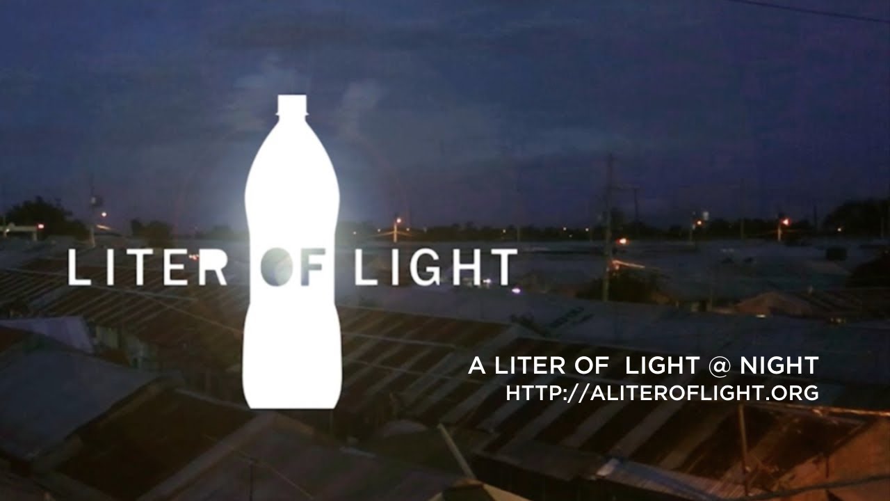 Botellas de pl&aacute;stico se utilizan para crear l&aacute;mparas