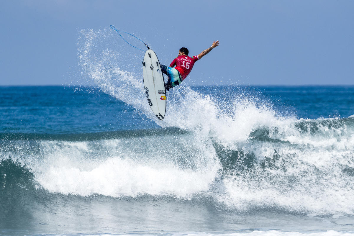 Italo Ferreira da show en Keramas y se lleva el Corona Bali Protected