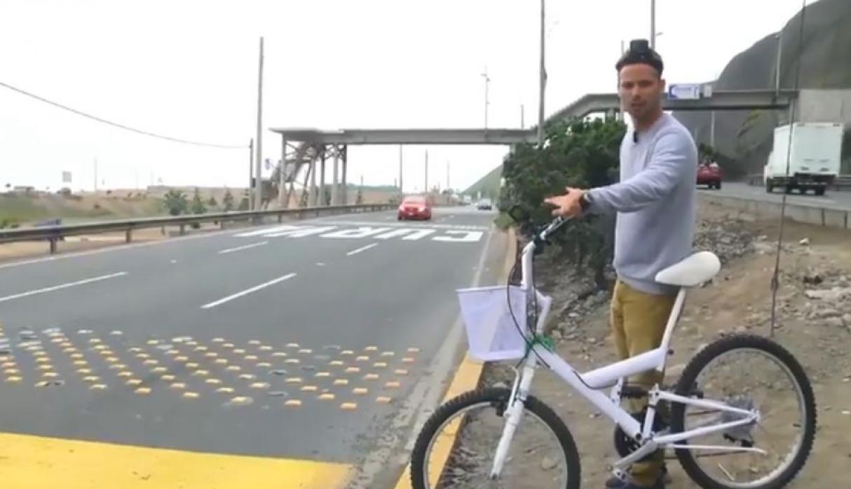 Pancho Cavero "arriesga su vida" al intentar manejar bicicleta por la Costa Verde 