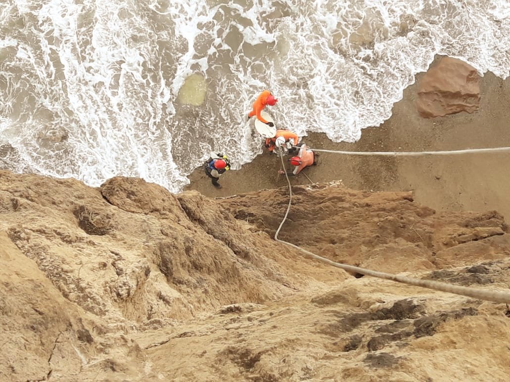 Así rescataron a cuatro surfistas argentinos atrapados por una tormenta  