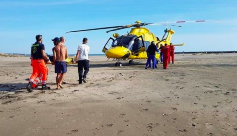 Kitesurfer grave tras ser absorbido por helic&oacute;ptero 