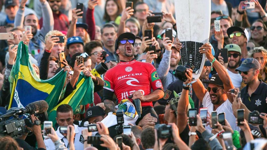 Italo Ferreira elimina a Gabriel Medina y vence la etapa de Portugal