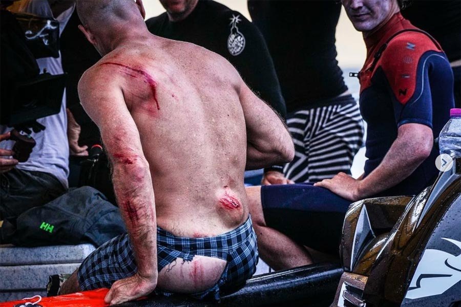 La furia de Teahupoo sobre la espalda de Mike Stewart