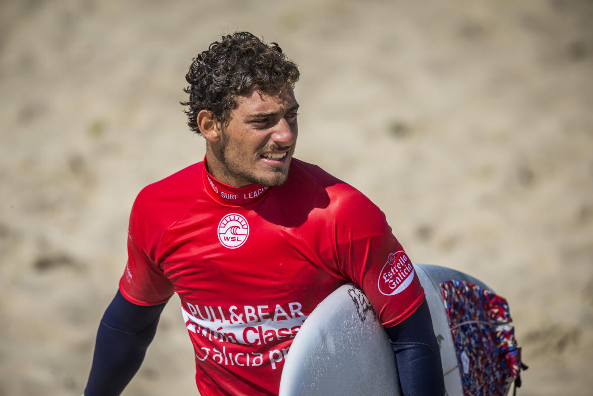 Alonso Correa avanza series en Sunset Beach