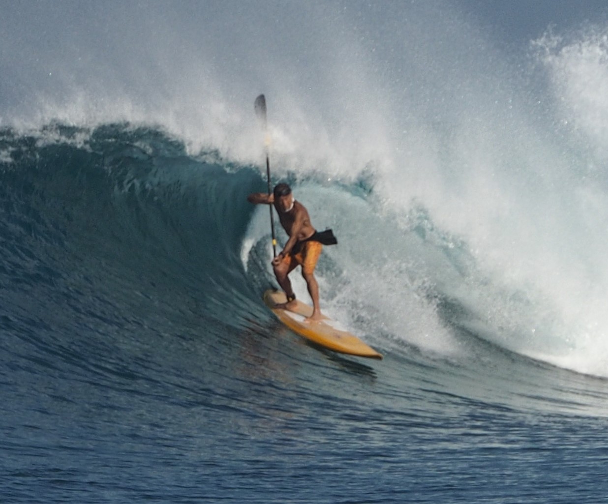 Felipe Pomar realiza su primer "Surf Till 100" en Indonesia