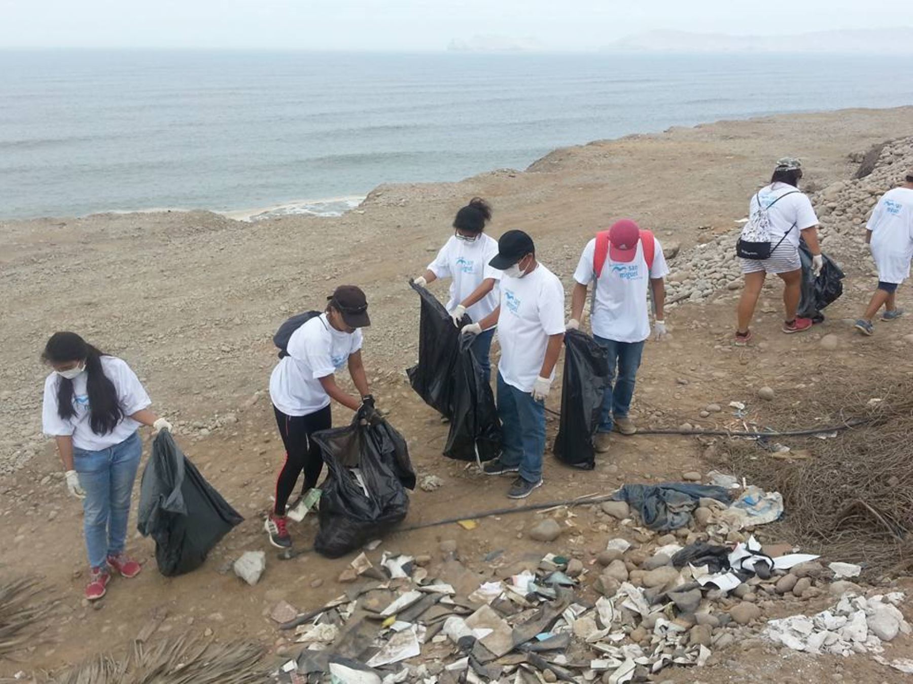 San Miguel: Recolectan 3 toneladas de basura de la zona costera