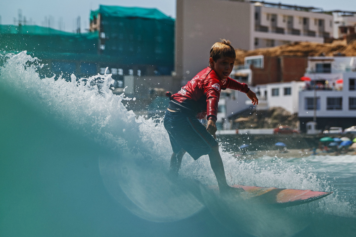 La prioridad regresa a los ni&ntilde;os del Semillero Euroshop de Surf 