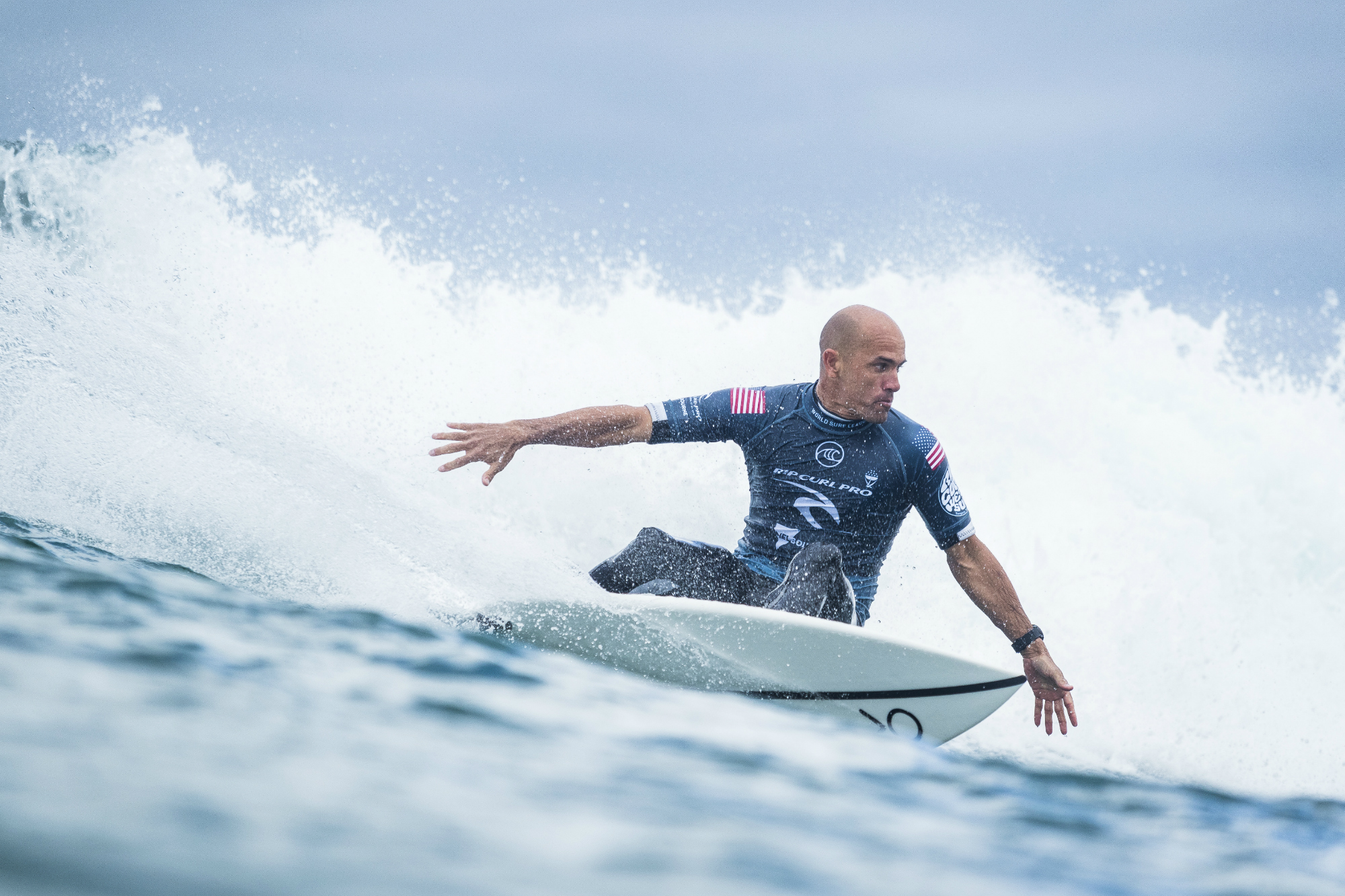 Slater derrota a Julian Wilson y sigue vivo en Bells Beach