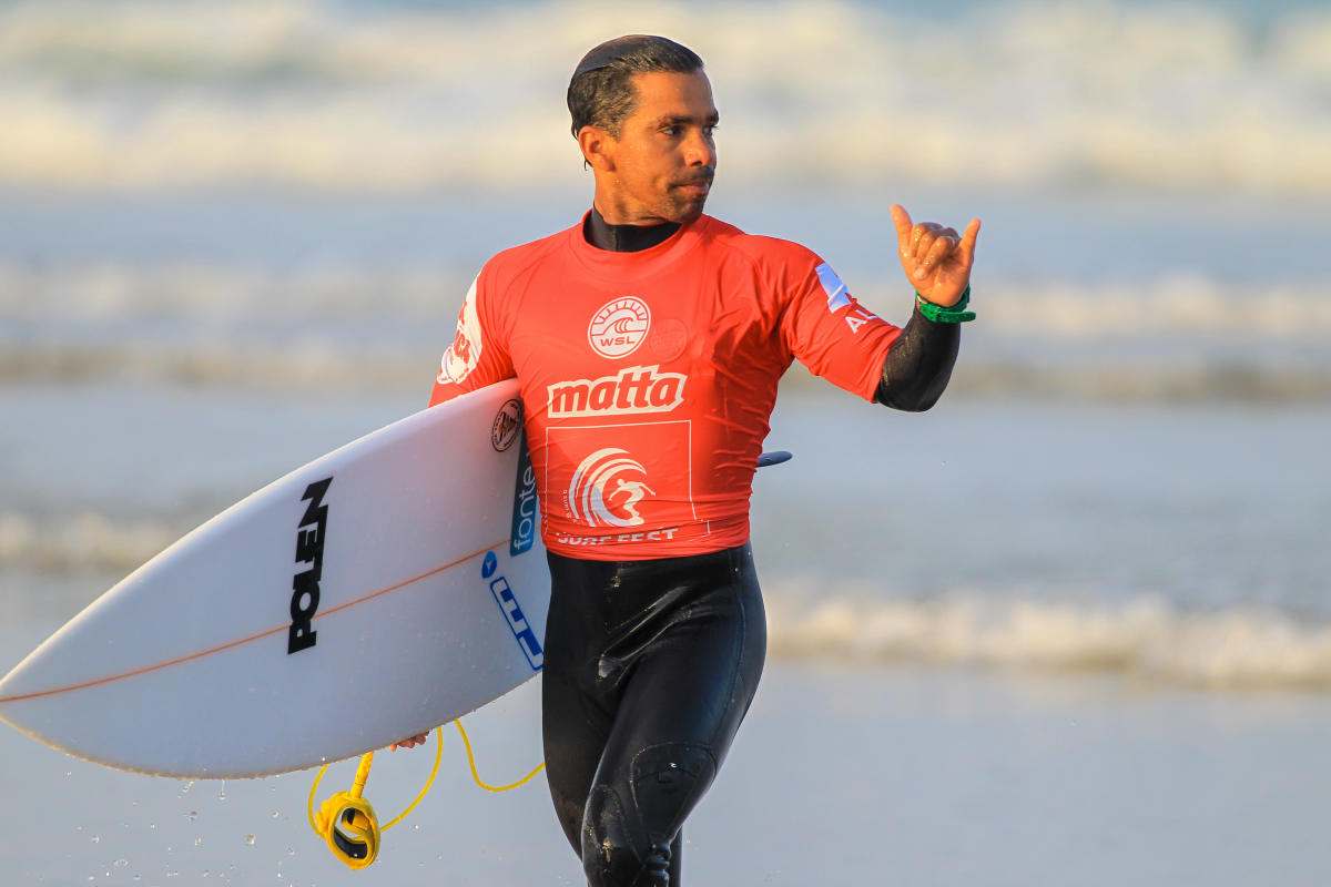 Surfista brasile&ntilde;o denuncia ser v&iacute;ctima de racismo en Portugal