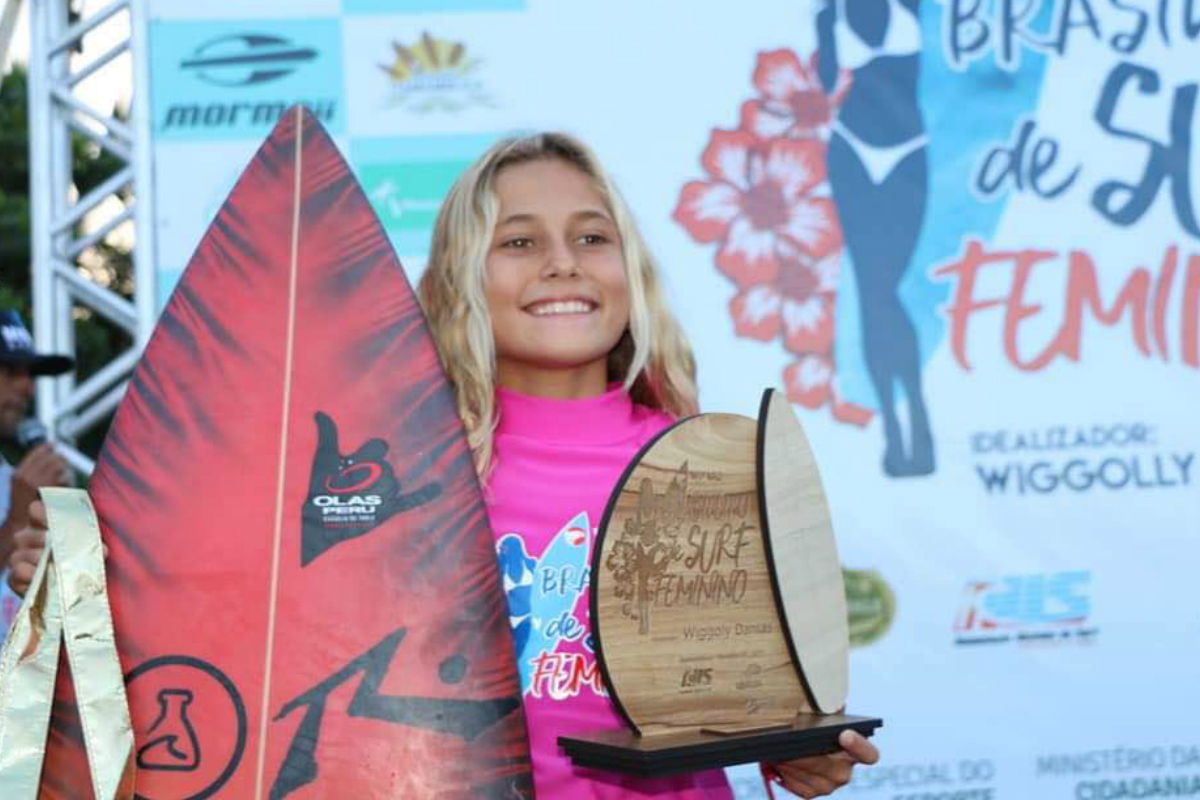 Peruana de 10 a&ntilde;os campeona en circuito brasile&ntilde;o de surf femenino