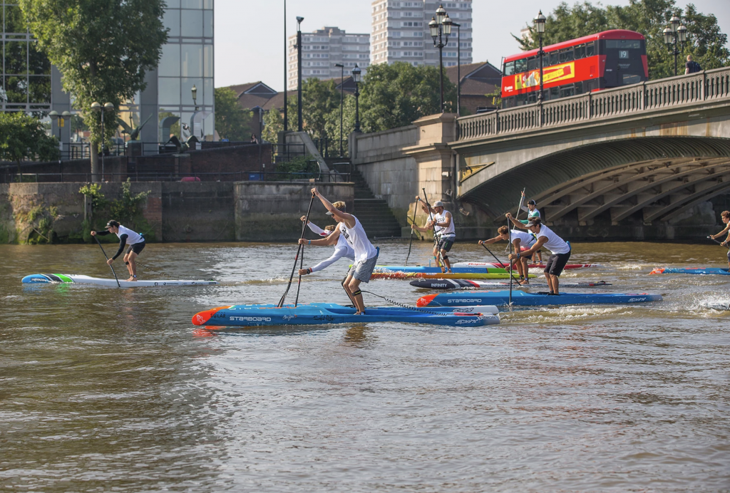 ISA y APP reafirman su fuerte sociedad con el regreso de la &eacute;lite del SUP al r&iacute;o T&aacute;mesis en Londres