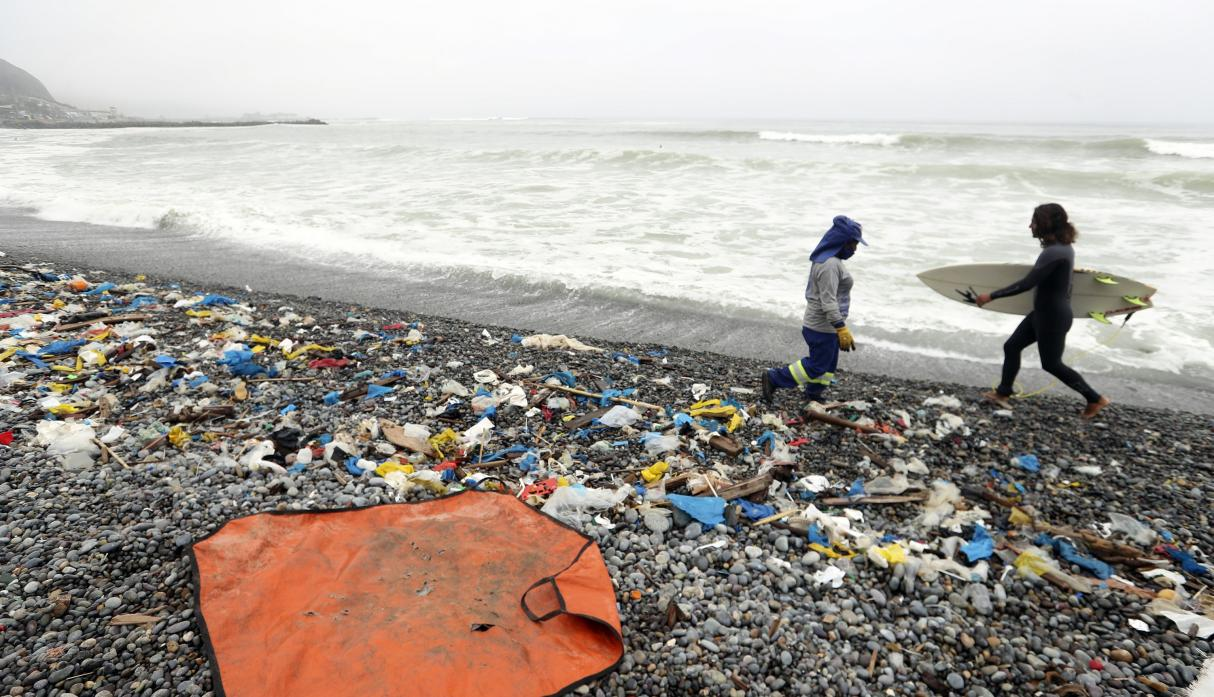 Pl&aacute;sticos de la construcci&oacute;n son los m&aacute;s contaminantes en las playas del Per&uacute;