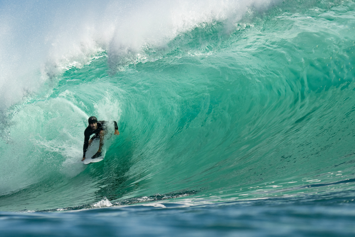 Portada: Mat&iacute;as Echecopar en los perfectos tubos de Bali