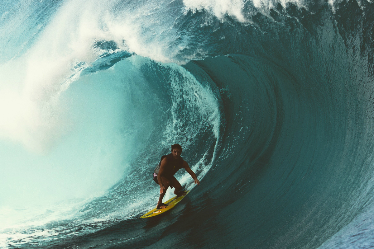 Portada: La majestuosidad de Teahupoo y un peruano presente