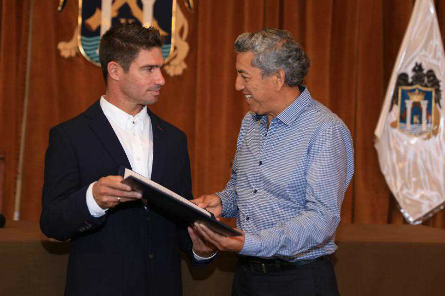 Entregan medalla de honor a Piccolo Clemente