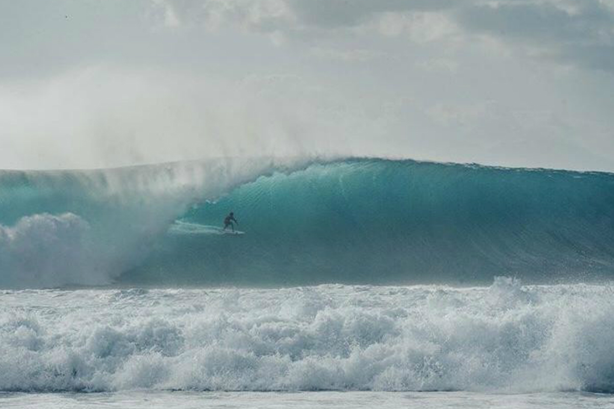 Brasile&ntilde;o presume de haber surfeado ola jam&aacute;s fotografiada&nbsp;en Indonesia