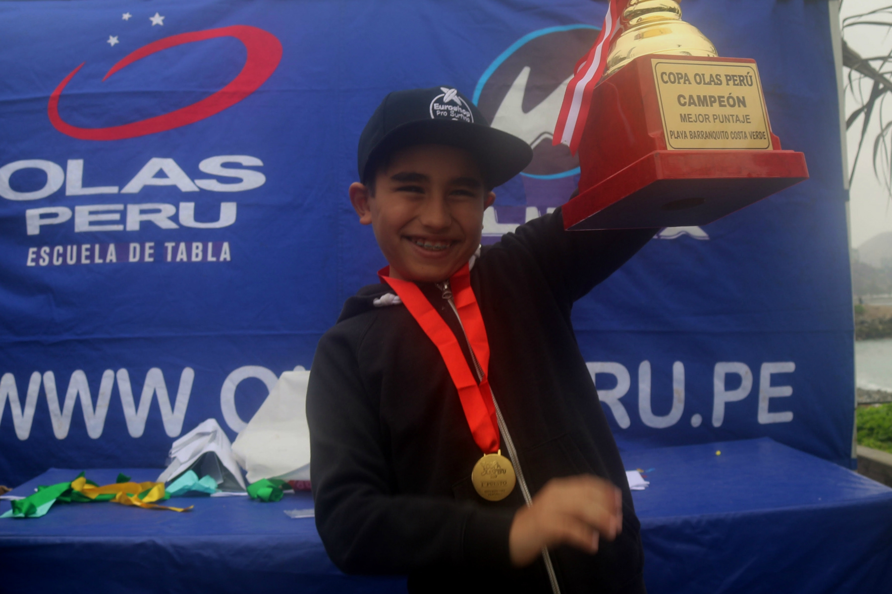 Ni&ntilde;o de 9 a&ntilde;os gana Copa Olas Per&uacute;
