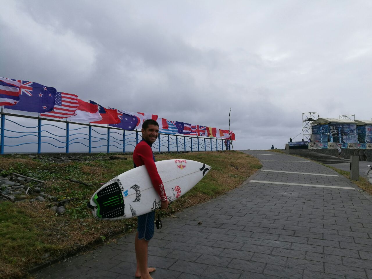 Crist&oacute;bal De Col en mundial de surf en Jap&oacute;n 