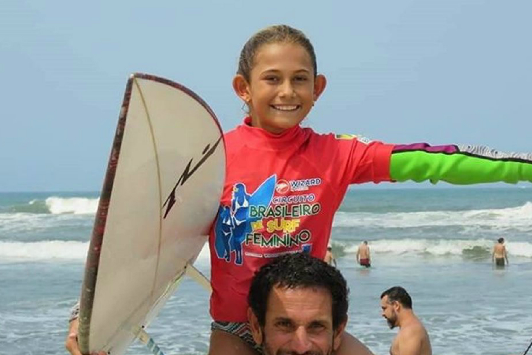 Peruana de 10 a&ntilde;os vuelve a triunfar en circuito brasile&ntilde;o de surf 