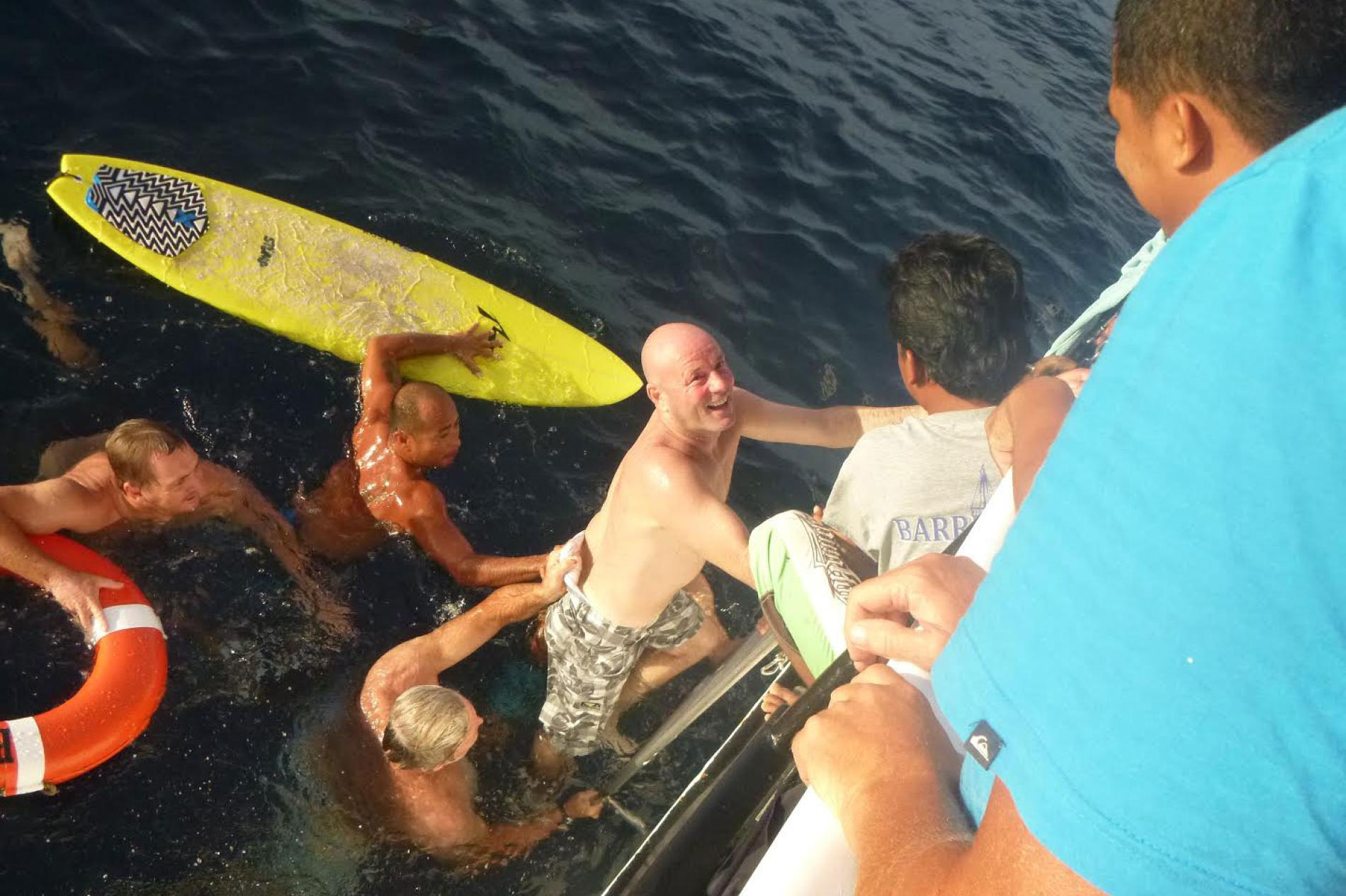 Mentawai: &iquest;C&oacute;mo este surfer pudo sobrevivir 28 horas en un mar infestado de tiburones?