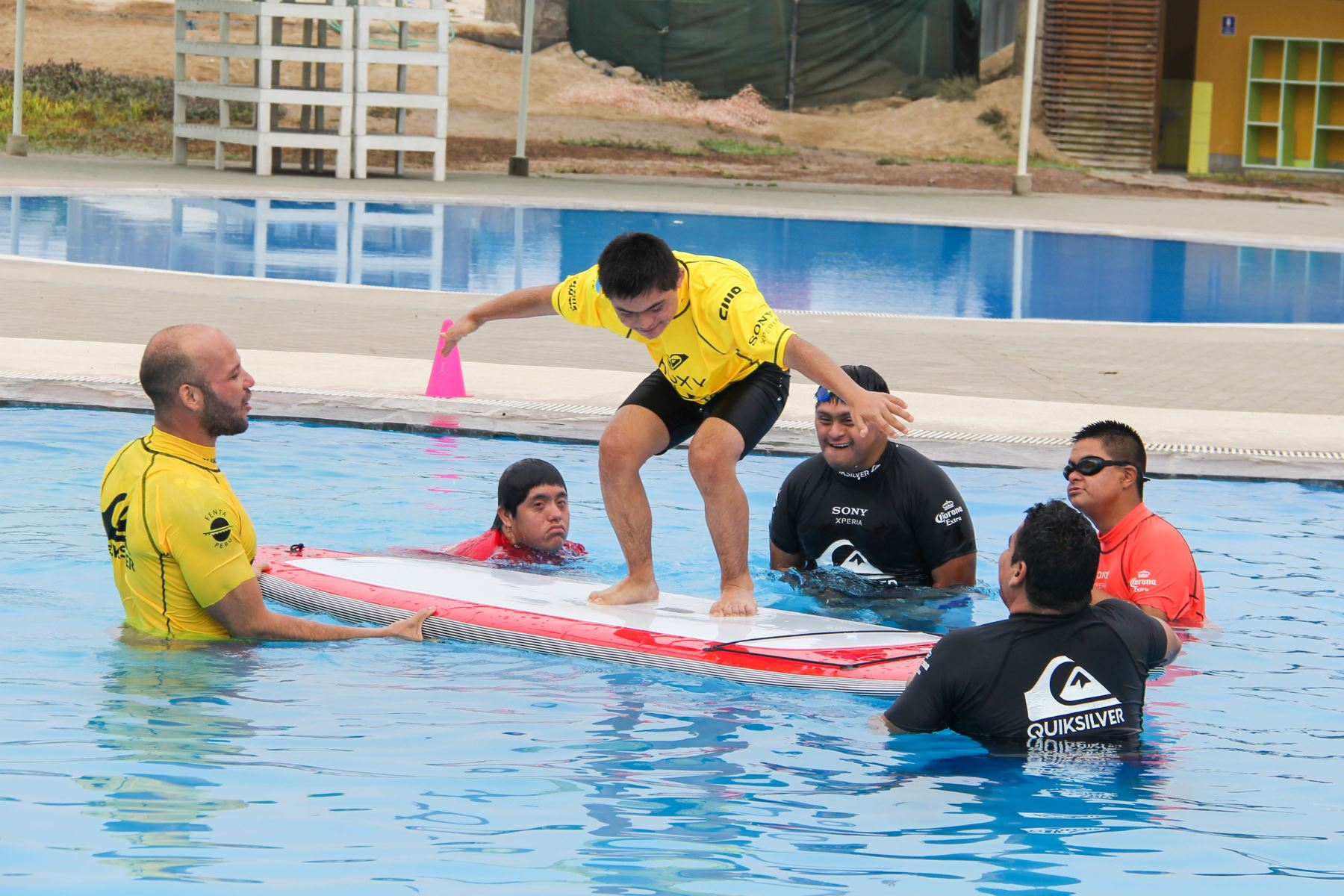 Punta Hermosa: J&oacute;venes con habilidades diferentes reciben taller inclusivo de surf