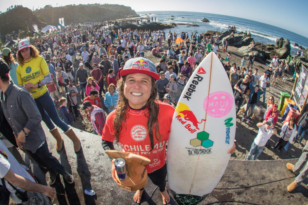 Sof&iacute;a Mulanovich don&oacute; su tabla para mejorar calidad de vida de los peruanos