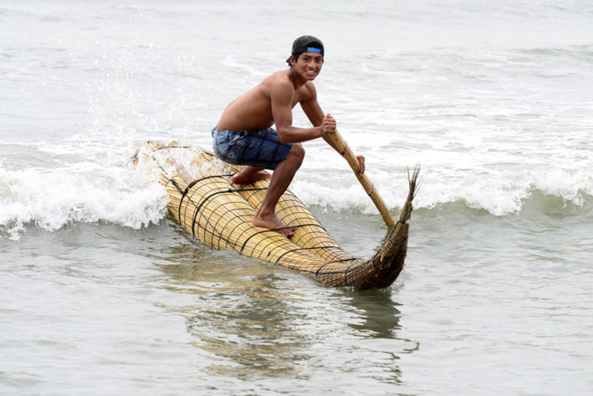 El milenario caballito de totora y su lucha por sobrevivir 