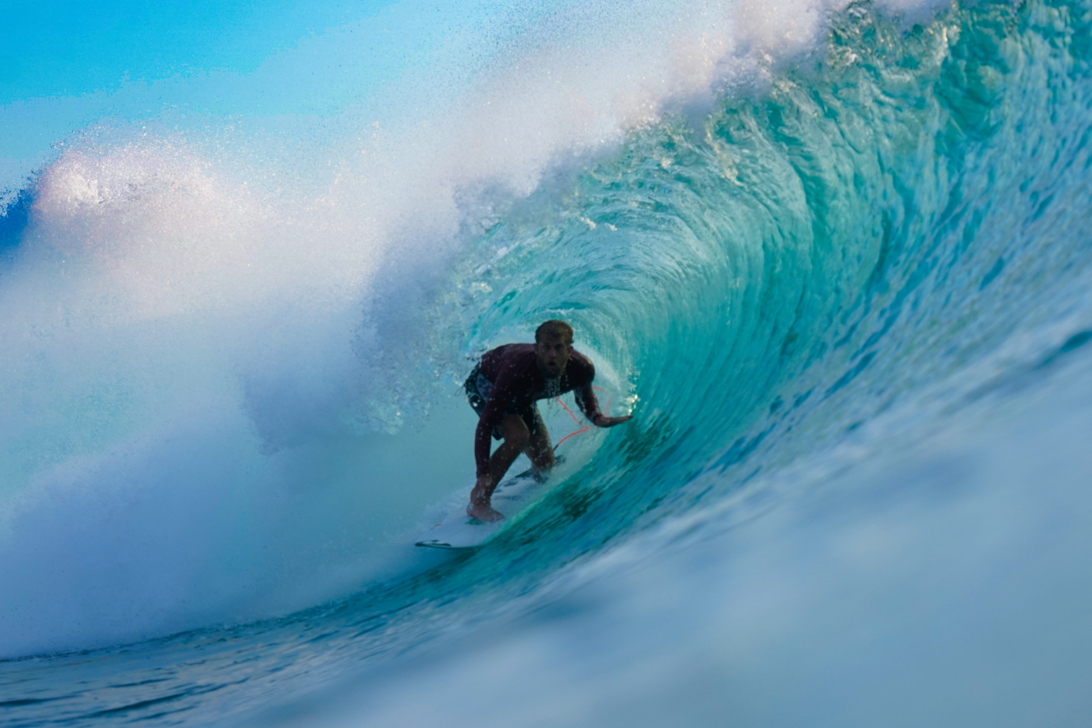 Sobresaliente el paso de los surfistas peruanos es su paso por las olas de Indonesia 
