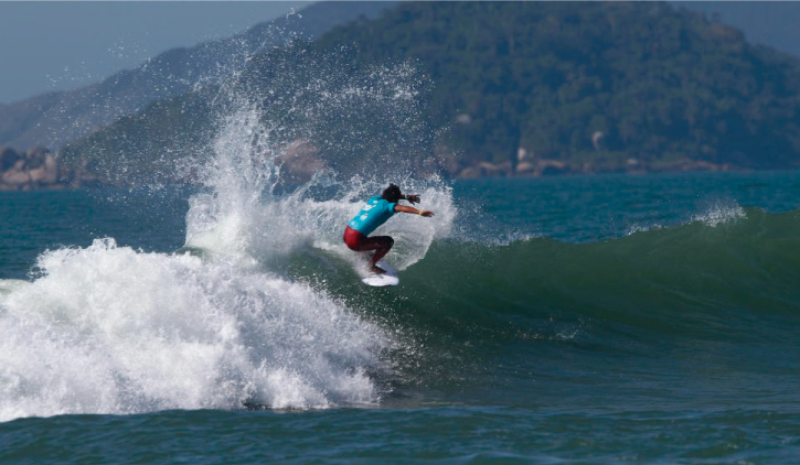 Juninho Urcia se impone en el Telstra STC Pro y avanza dos rondas