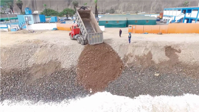 Playa de Barranco es utilizada como botadero de desmonte por la Unidad de Salvataje PNP
