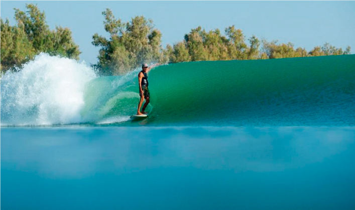 Gerry Lopez inaugura la primera izquierda de la piscina de olas de Kelly Slater 