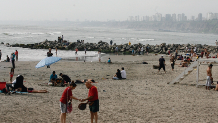 Con 2 mil soles ser&aacute;n multados ba&ntilde;istas que tiren basura en playas de Barranco 
