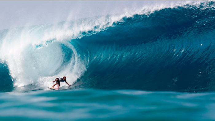 Con una de las mejores olas del Volcom Pipe Pro Tudela avanza a cuarta ronda 
