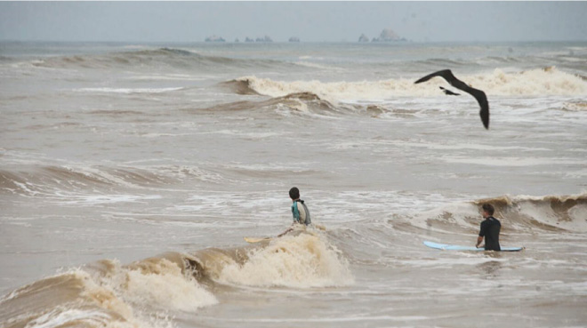 Esto es lo que podr&iacute;a sucederte si te metes al mar en tiempo de lluvias y huaicos 
