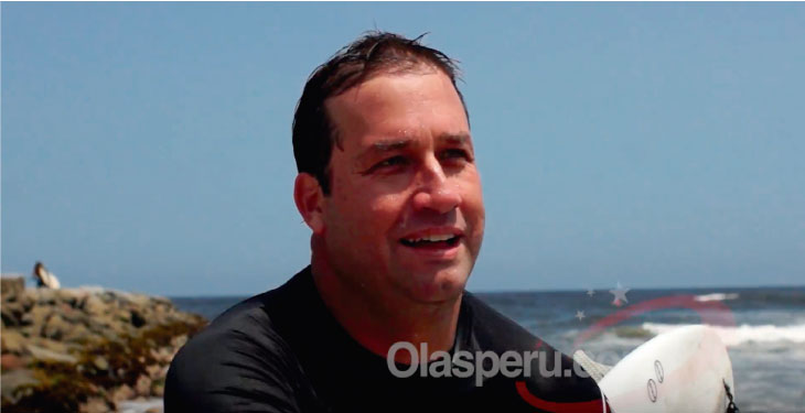 Ren&eacute; Gastelumendi sal&iacute;a de surfear y, s&iacute;, le preguntamos sobre Ver&oacute;nica Mendoza