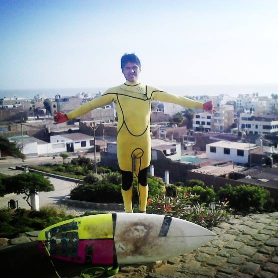 Joven tablista local de Huanchaco pide ayuda para seguir surfeando