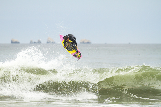 [VIDEO] Alonso Correa y Nico Coli destrozando Lower Trestles