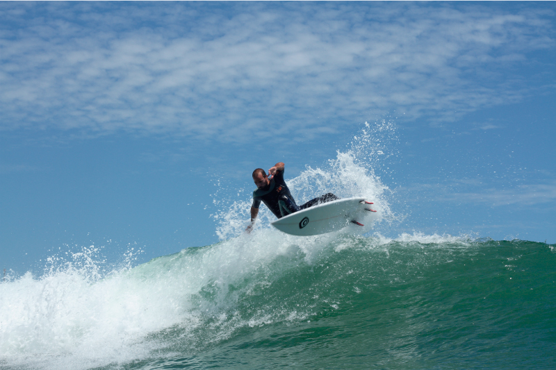OLAS DE MAYO / Javier Swayne, Ezra Sitt, Bernardo Zignago