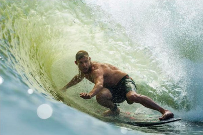 Fanning prueba la piscina de Slater 
