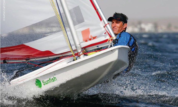 Velerista peruano Alonso Collantes repite victoria en mundial de Sunfish