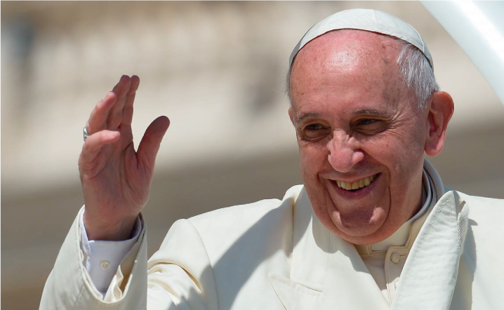 Papa Francisco financia playa para discapacitados   