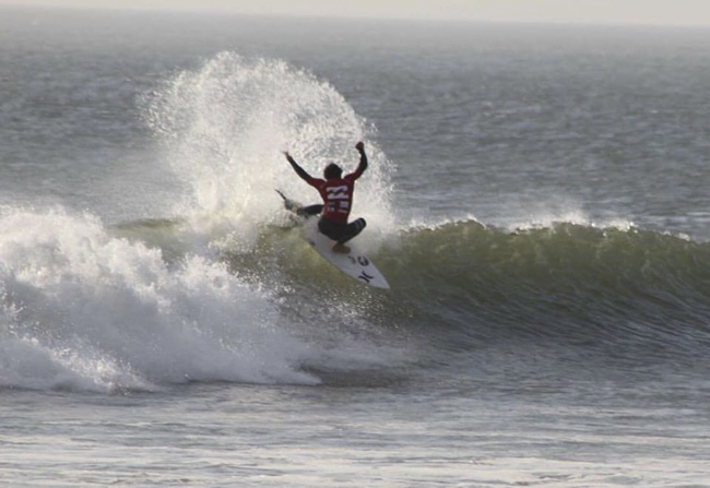 Correa y Giunta triunfan en la segunda fecha del Circuito Profesional de Surfistas del Per&uacute;  