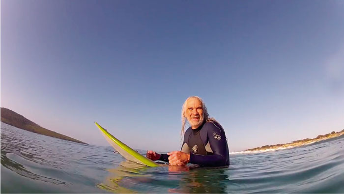 Surfeando a los 60 como si tuvieran 15